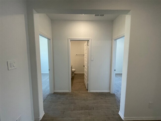 Foto del edificio - 9645 Caney Trails Rd