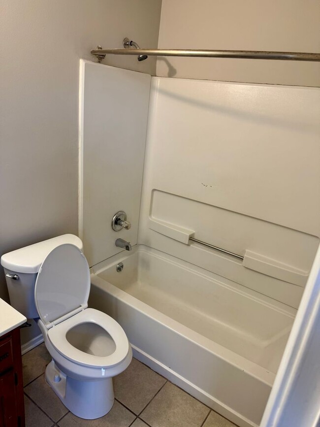 Foto del edificio - 6050 Somerset Dr