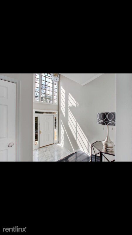 Building Photo - 3 br, 3.5 bath Townhome - 2540 OAKWOOD WAY SE