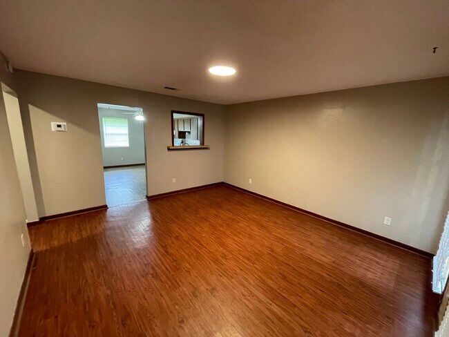 Foto del edificio - 107 Country Ln