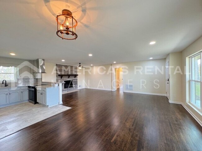 Building Photo - DEPOSIT PENDING! Your Dream Home Awaits in...
