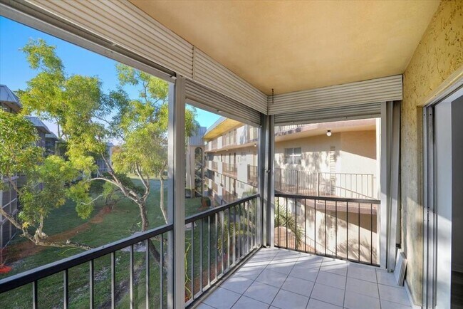 Foto del edificio - 6101 N Falls Circle Dr