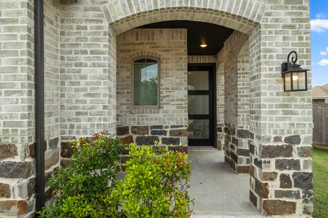 Building Photo - 15210 Cortines Ct