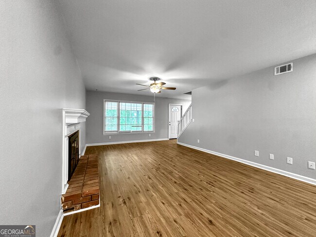 Foto del edificio - 608 Silver Trace Ct