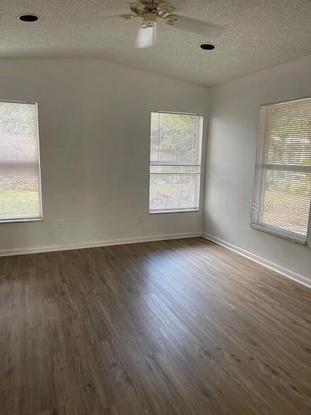 Foto del edificio - 829 Jordan Ave