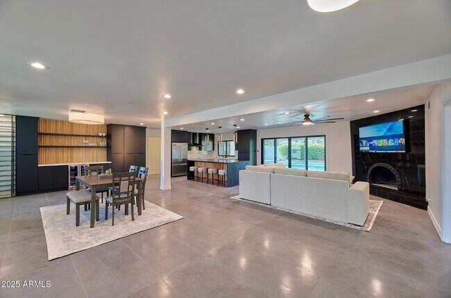 Foto del edificio - 5324 E Hillery Dr