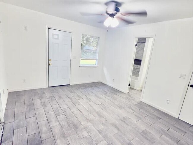 Foto del edificio - 4312 Meadowpark Dr