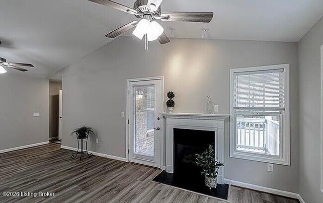 Foto del edificio - 6520 Brook Bend Way
