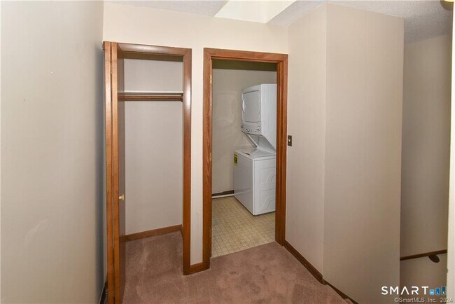 Foto del edificio - 605 Spring Meadow Rd