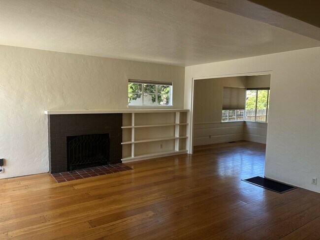Building Photo - 4455 Anderson Ave