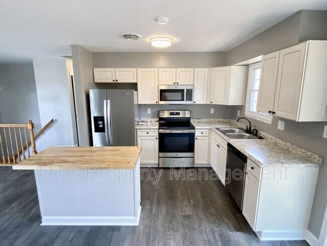 Building Photo - 317 Luther Dr