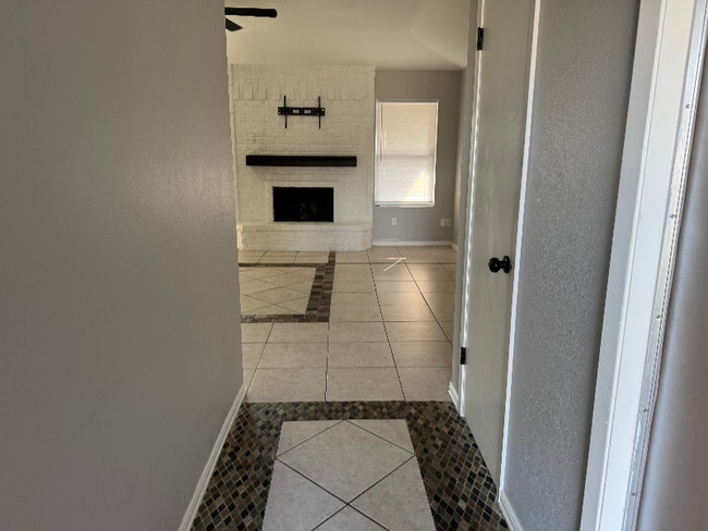 Building Photo - 837 Orleans Dr