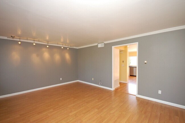 Foto del edificio - Beautiful Bright 3BR/2.5BA Condo in Tanglewood!!
