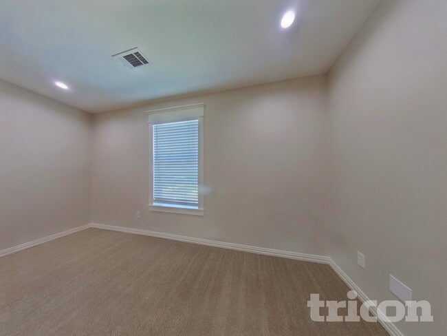 Building Photo - 1625 Emily Ln