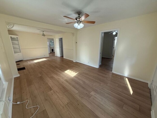 Building Photo - Pensacola - 32503 - 2 bedroom, 2 bathroom