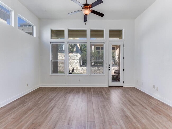 Foto del edificio - 15224 Glen Heather Dr