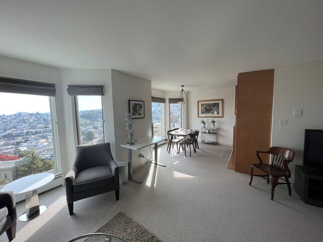 Foto del edificio - Top Floor Furnished 2 Bedroom Condo in Cor...