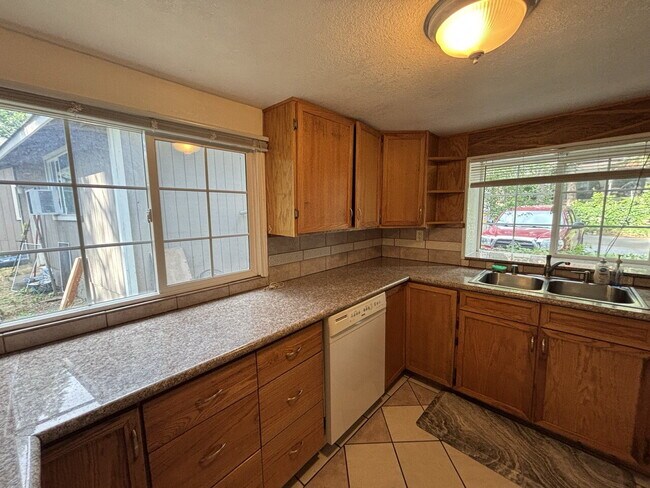 Building Photo - Private 3-bedroom home with fenced yard in Pollock Pines near amenities and Hwy-50!