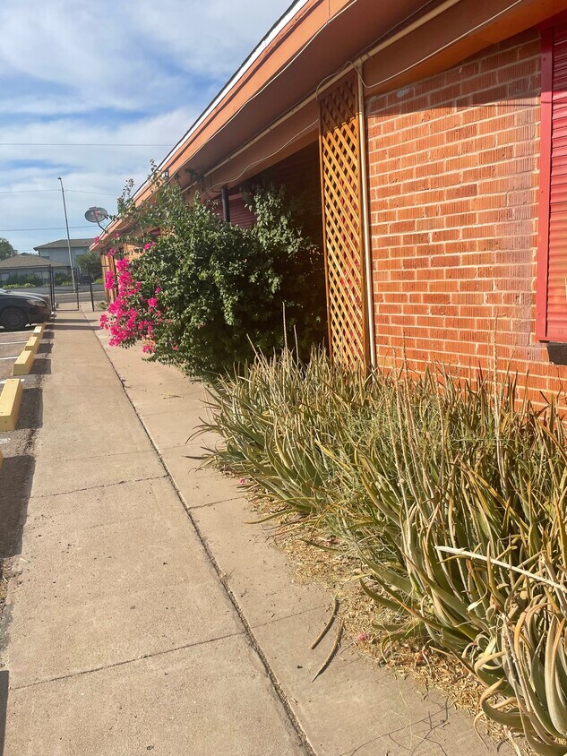 Foto del edificio - 1613 W McDowell Rd