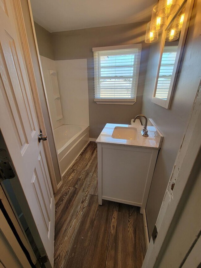 Foto del edificio - MOVE IN SPECIAL-$300 OFF FIRST MONTH'S RENT