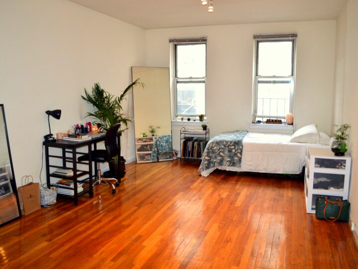 Foto principal - 347 E 51st St