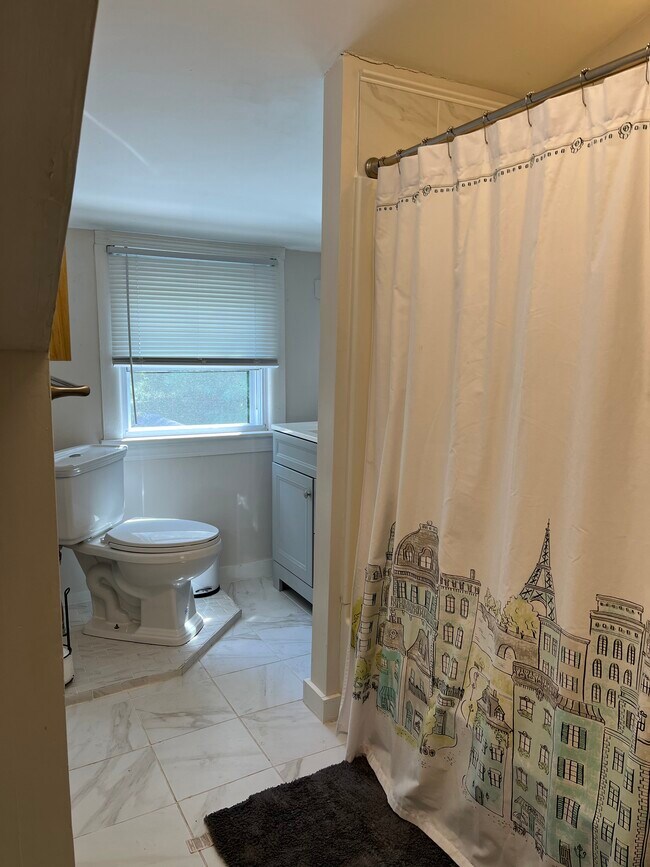 Foto del edificio - 142 Page Rd