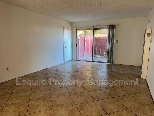Building Photo - 2070 N Ventura Rd