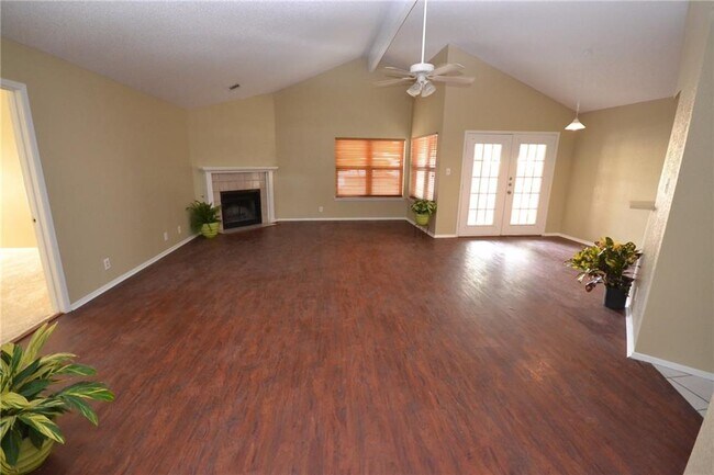 Building Photo - 1111 Peach Tree Cove