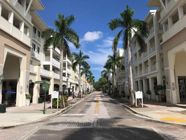Foto del edificio - 1200 Town Center Dr