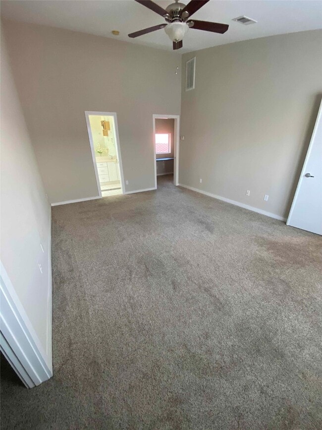 Building Photo - 823 Robin St