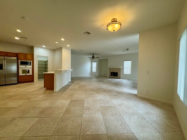 Foto del edificio - 74088 Daisy Ln