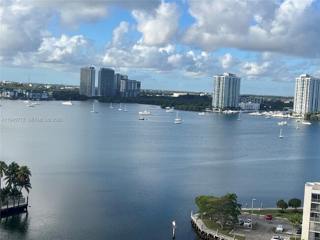 Foto del edificio - 1000 W Island Blvd