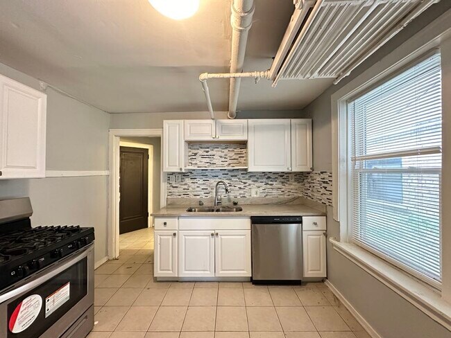 Foto del edificio - 8140 Keating Ave