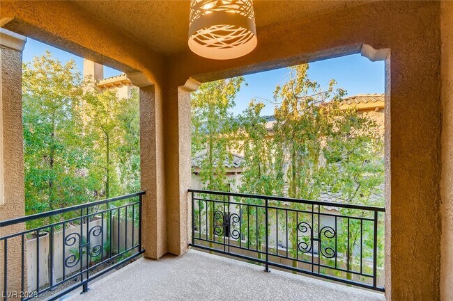 Building Photo - 530 Via Ripagrande Ave