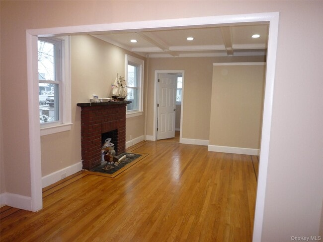 Building Photo - 72 Pearsall Ave