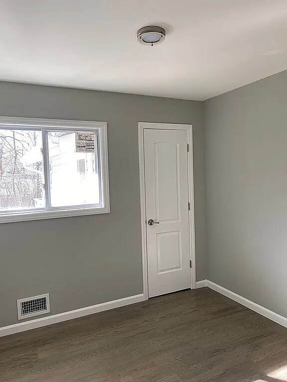 Foto del edificio - 1029 Commack Rd