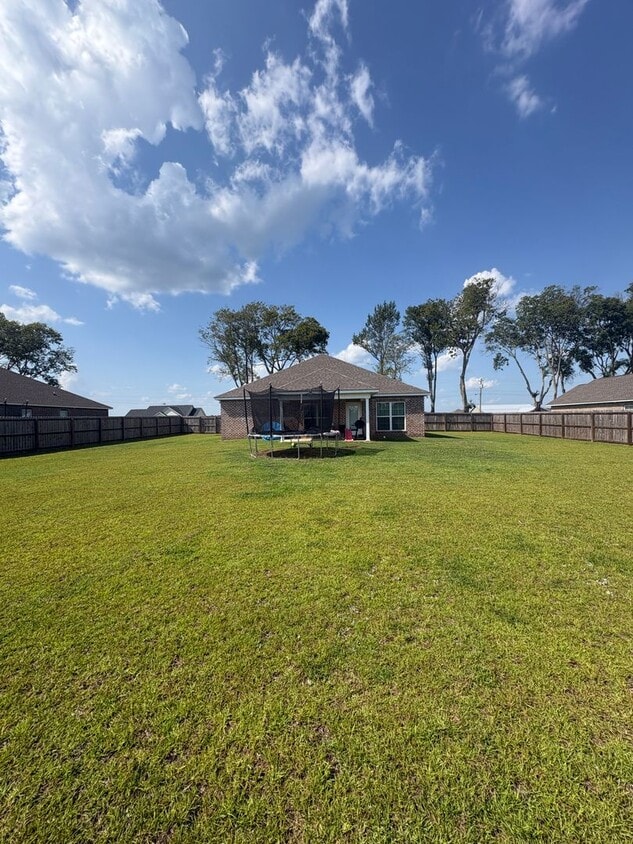 Foto del edificio - 482 Gritney Rd
