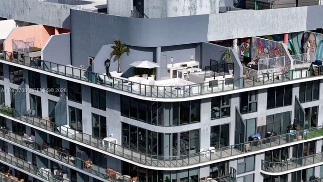 Building Photo - 121 NE 34th St