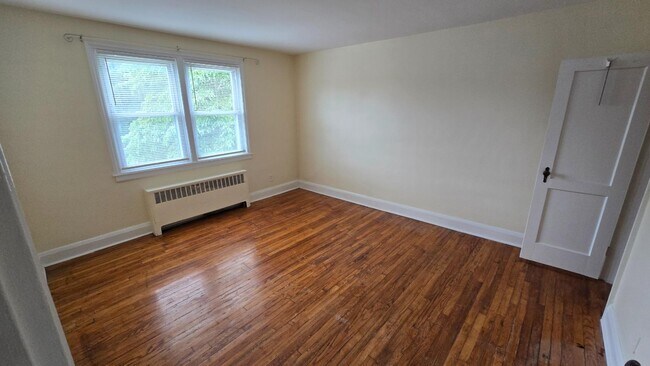 Building Photo - 6148 Parkway Dr