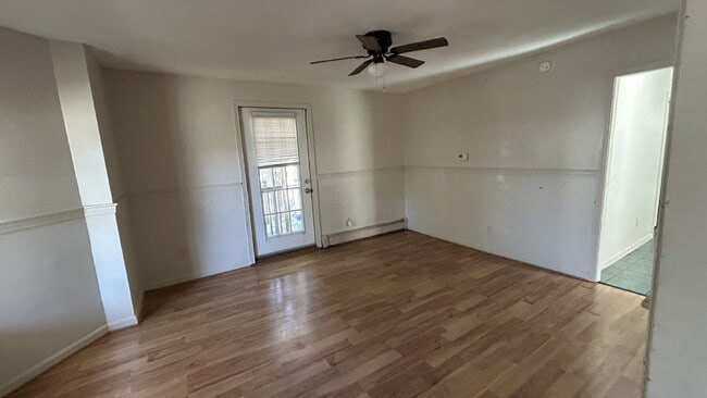 Building Photo - Spacious 4-Bedroom Apartment for Rent in S...