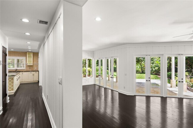 Building Photo - 3505 Wildwood Cir