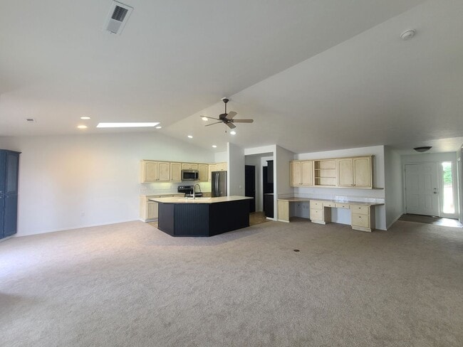 Building Photo - $2,100 - 2 Bed / 2 Beautiful House in Nort...
