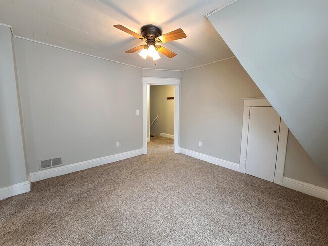 Foto del edificio - 7 11th Ave SW