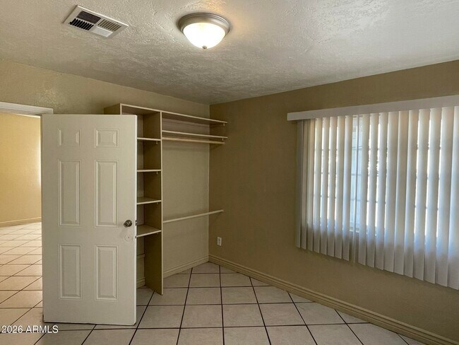 Foto del edificio - 1701 E Harvard St