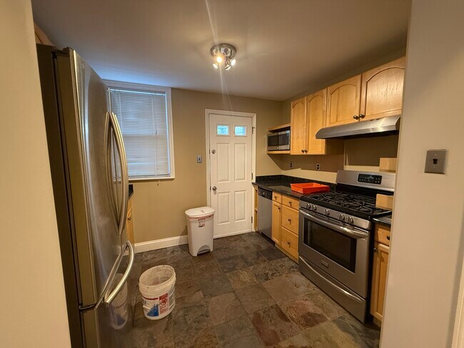 Foto del edificio - 425 McClellan St