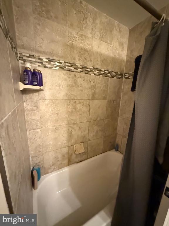 Building Photo - 6110 Ridge Ave