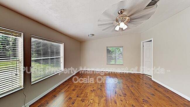 Foto del edificio - 2425 NE 115th Ave.