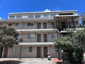 Building Photo - 1010 W 23rd St