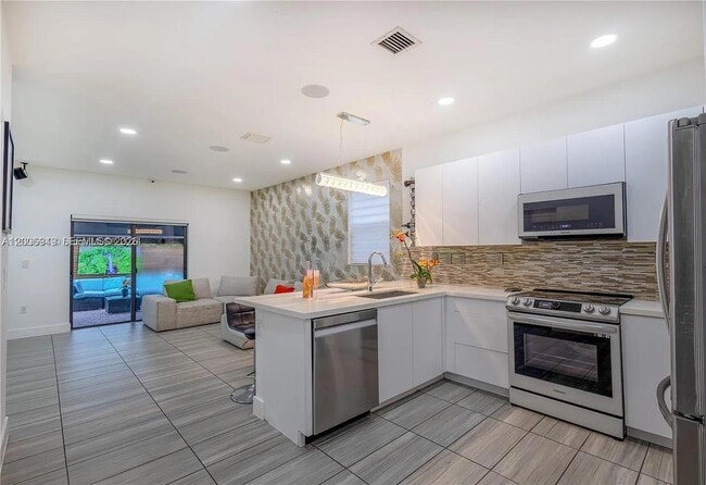 Foto del edificio - 8805 NW 103rd Pl