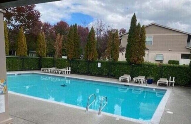 Building Photo - 3110 Alameda St